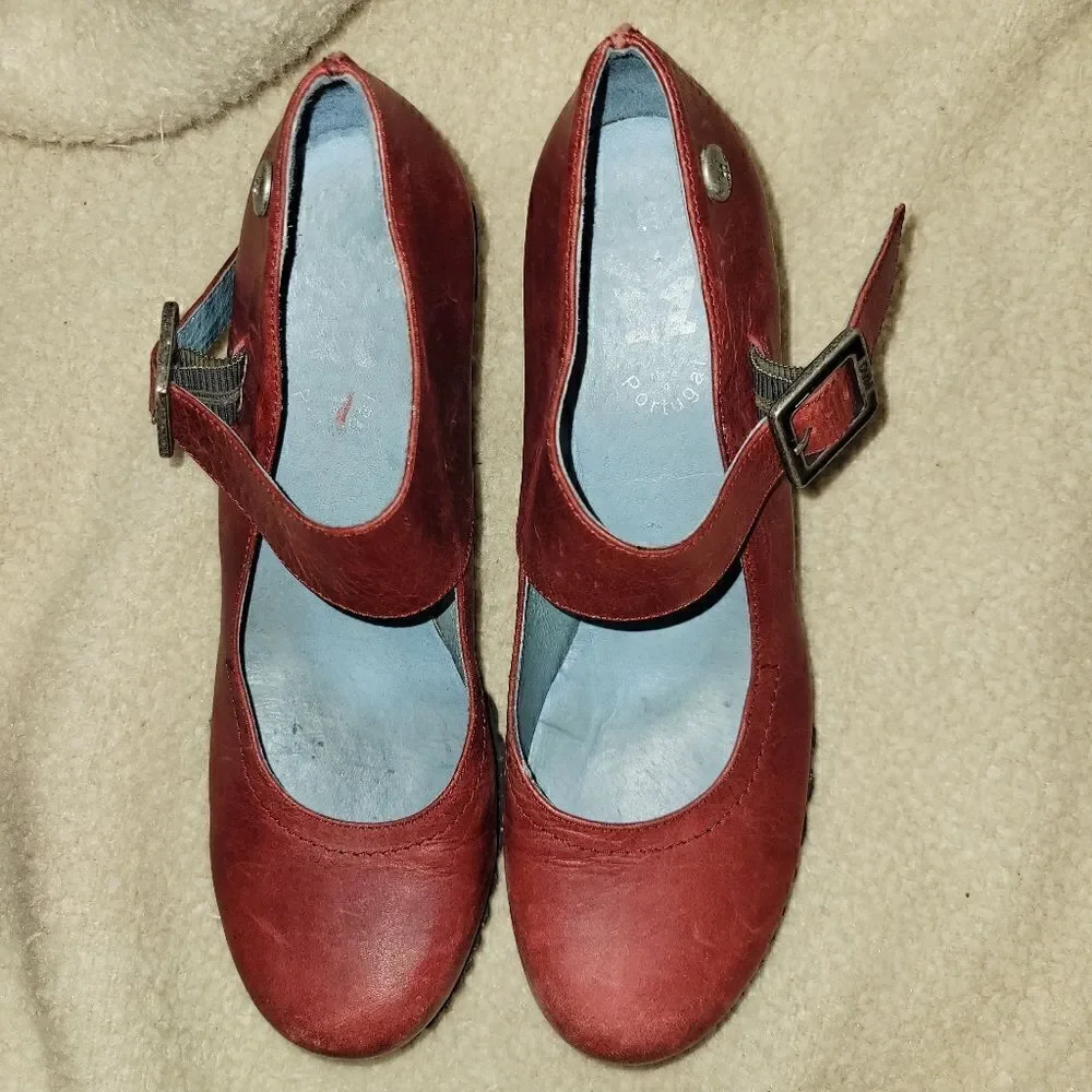 Mag women's red wedges size 8.5.  ^